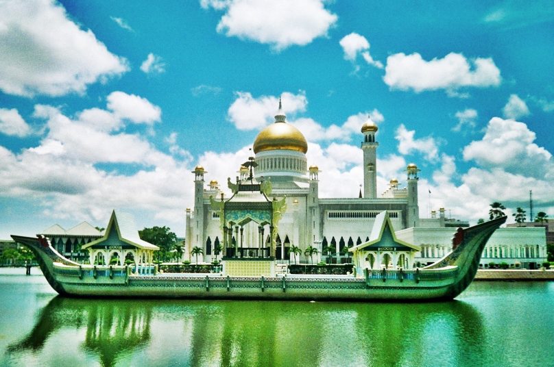 Mezquita del Sultán Omar Ali Saifuddin (Bandar Seri Begawan, Brunéi)