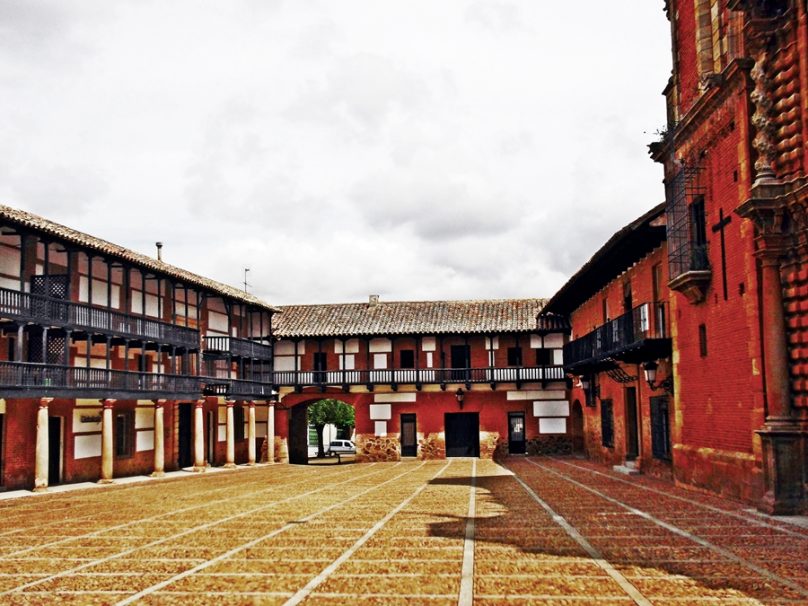 Plaza Mayor (San Carlos del Valle, Castilla-La Mancha)