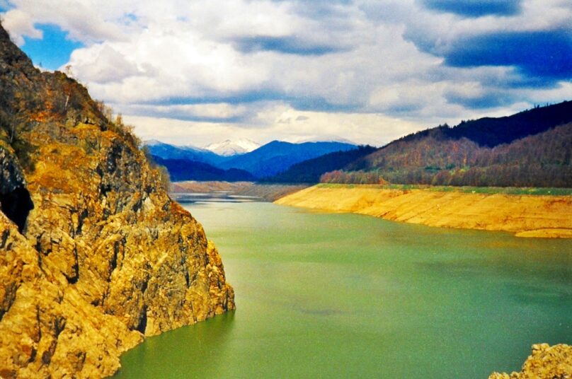 Lago Vidraru (Distrito de Argeș, Rumanía)