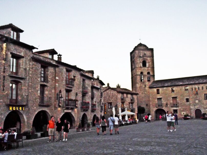 Plaza Mayor (Aínsa, Aragón)