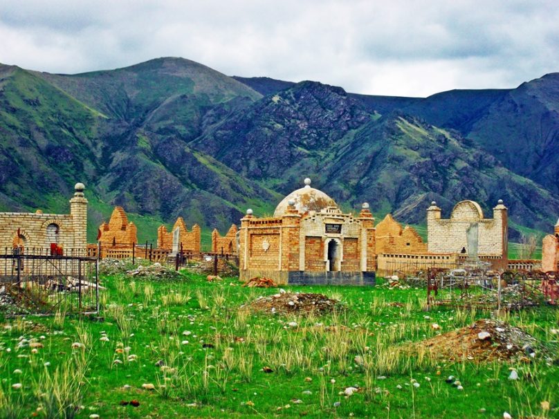 Cementerio de Tuura Suu (Región de Issyk-Kul, Kirguistán)