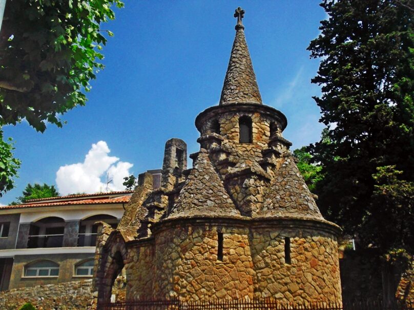 Capilla de Sant Miquel de la Roqueta (Ripoll, Cataluña)