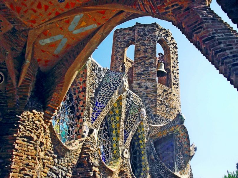 Cripta de la Colonia Güell (Municipio de Santa Coloma de Cervelló, Cataluña)