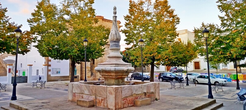 PlazadeGregorioBravoValenciadeAlcantara_01
