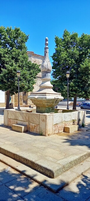 PlazadeGregorioBravoValenciadeAlcantara_03