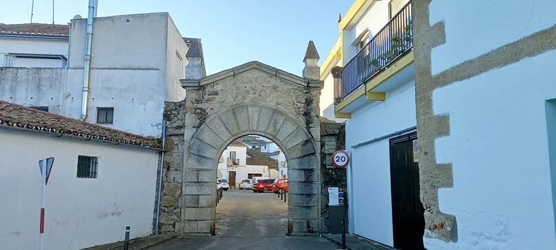 PuertadelasHuertasValenciadeAlcantara_08