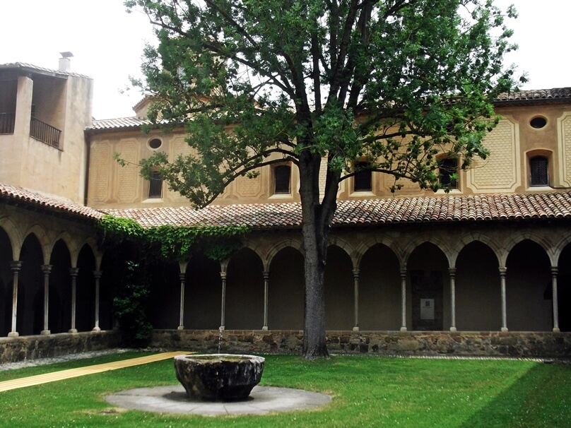 SanJuandelasAbadesas_02